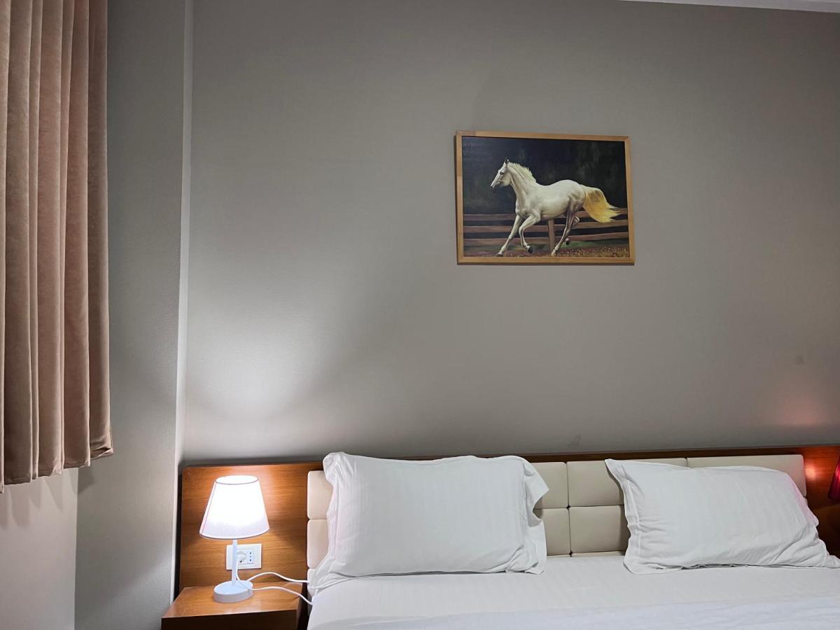 Bobi Hotel Shkodër Esterno foto