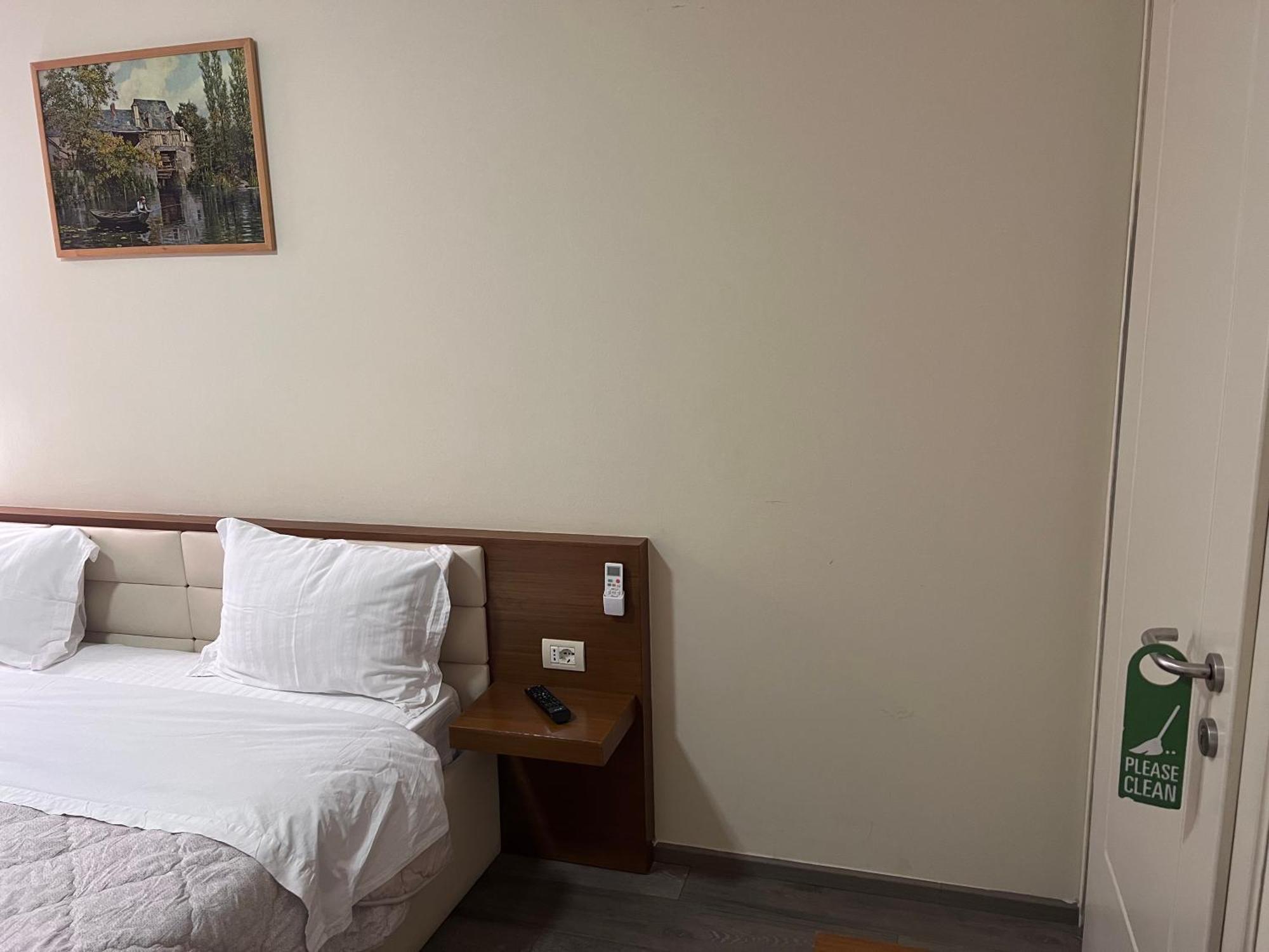 Bobi Hotel Shkodër Esterno foto