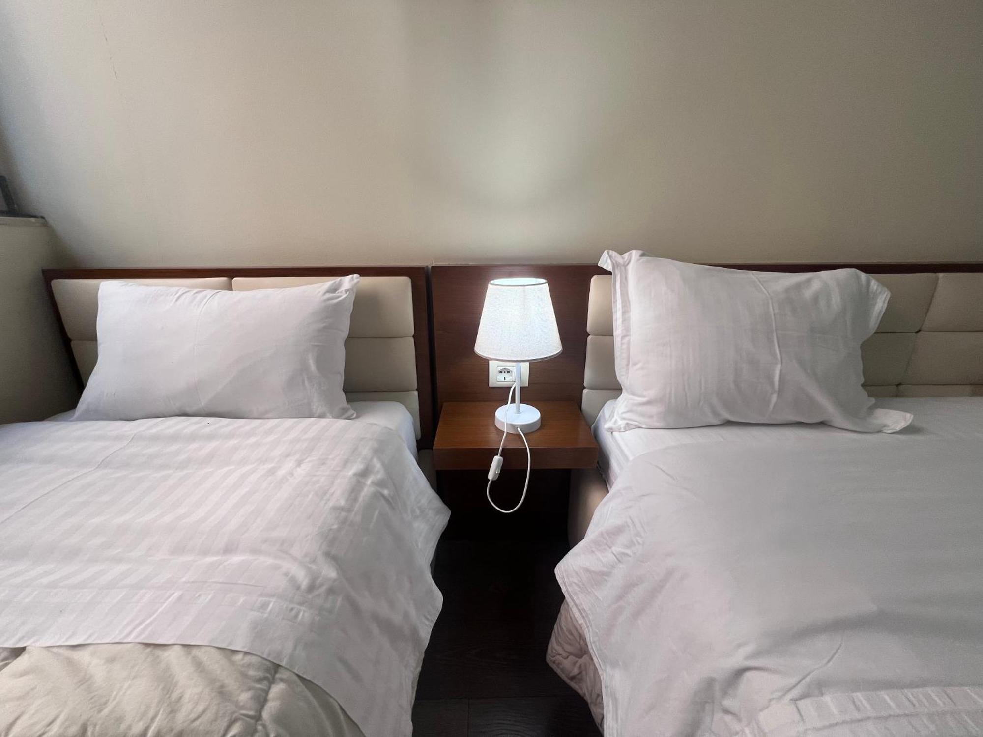 Bobi Hotel Shkodër Esterno foto