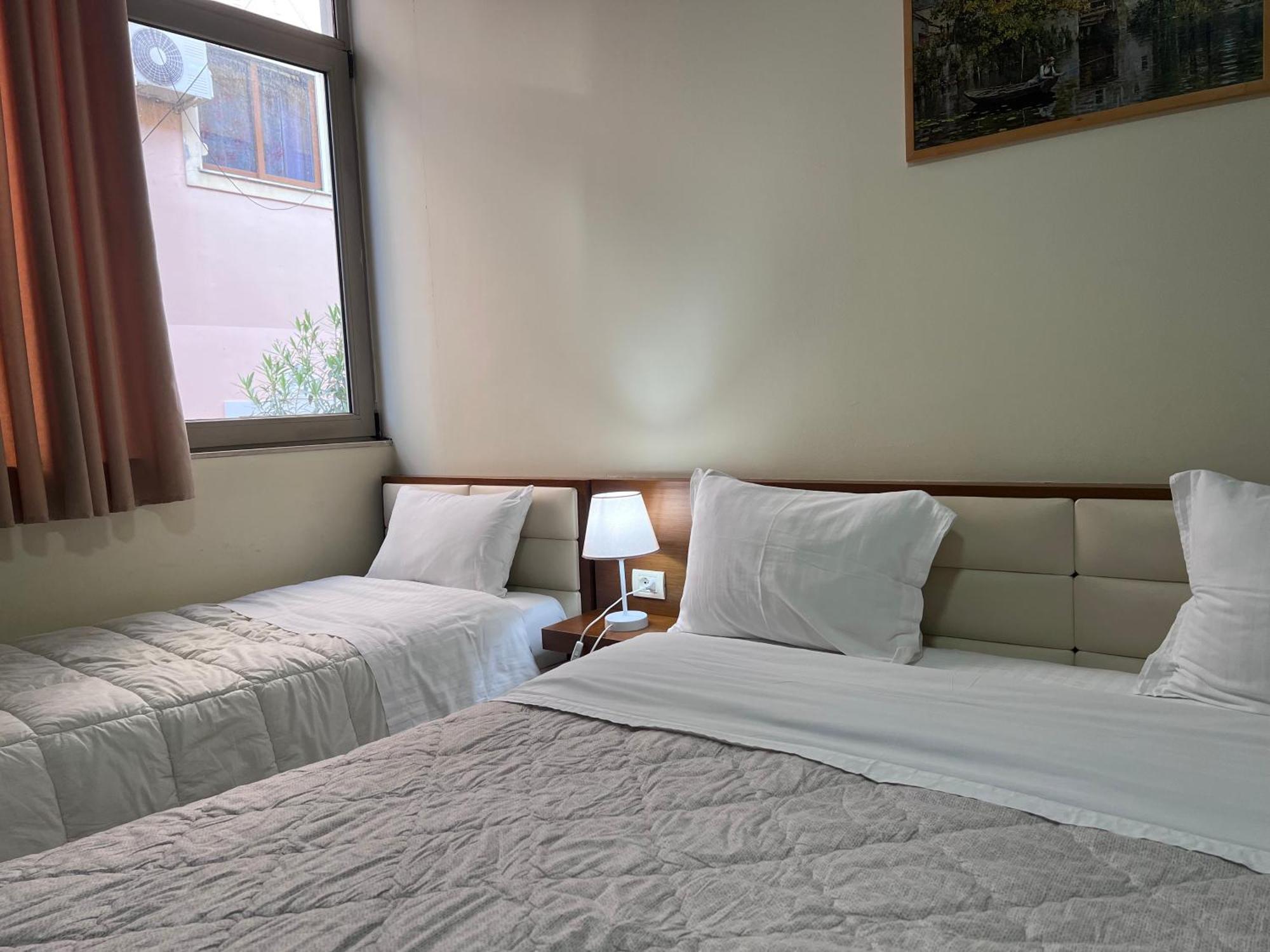 Bobi Hotel Shkodër Esterno foto