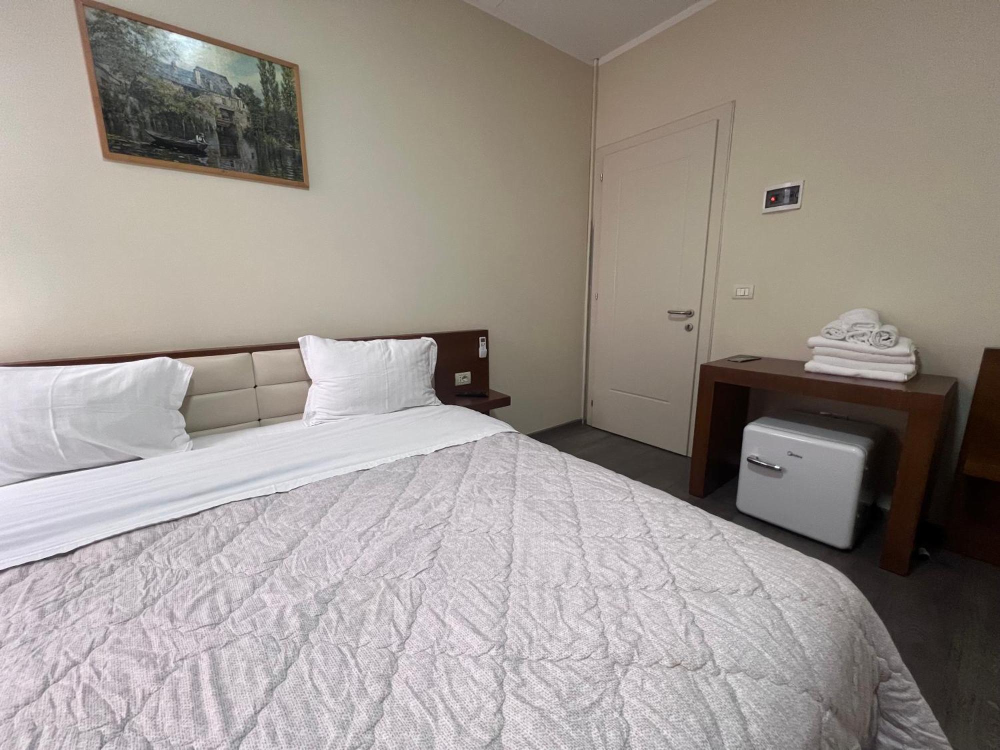 Bobi Hotel Shkodër Esterno foto