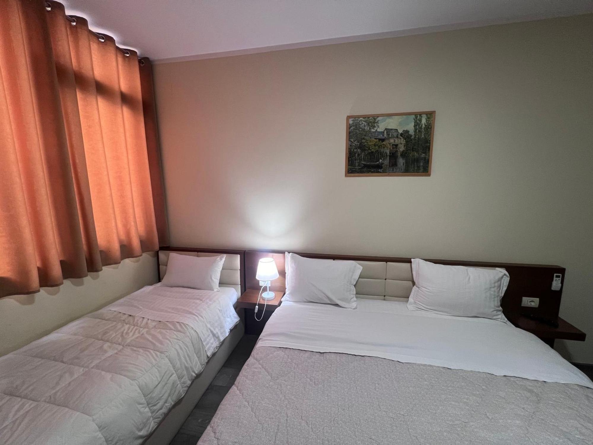 Bobi Hotel Shkodër Esterno foto