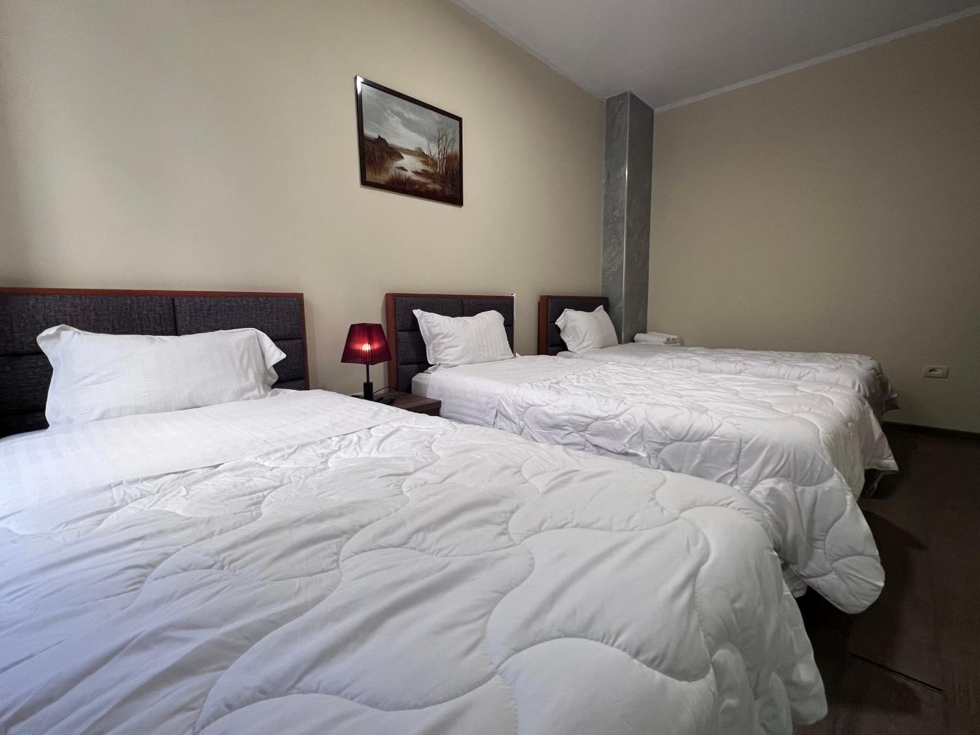 Bobi Hotel Shkodër Esterno foto
