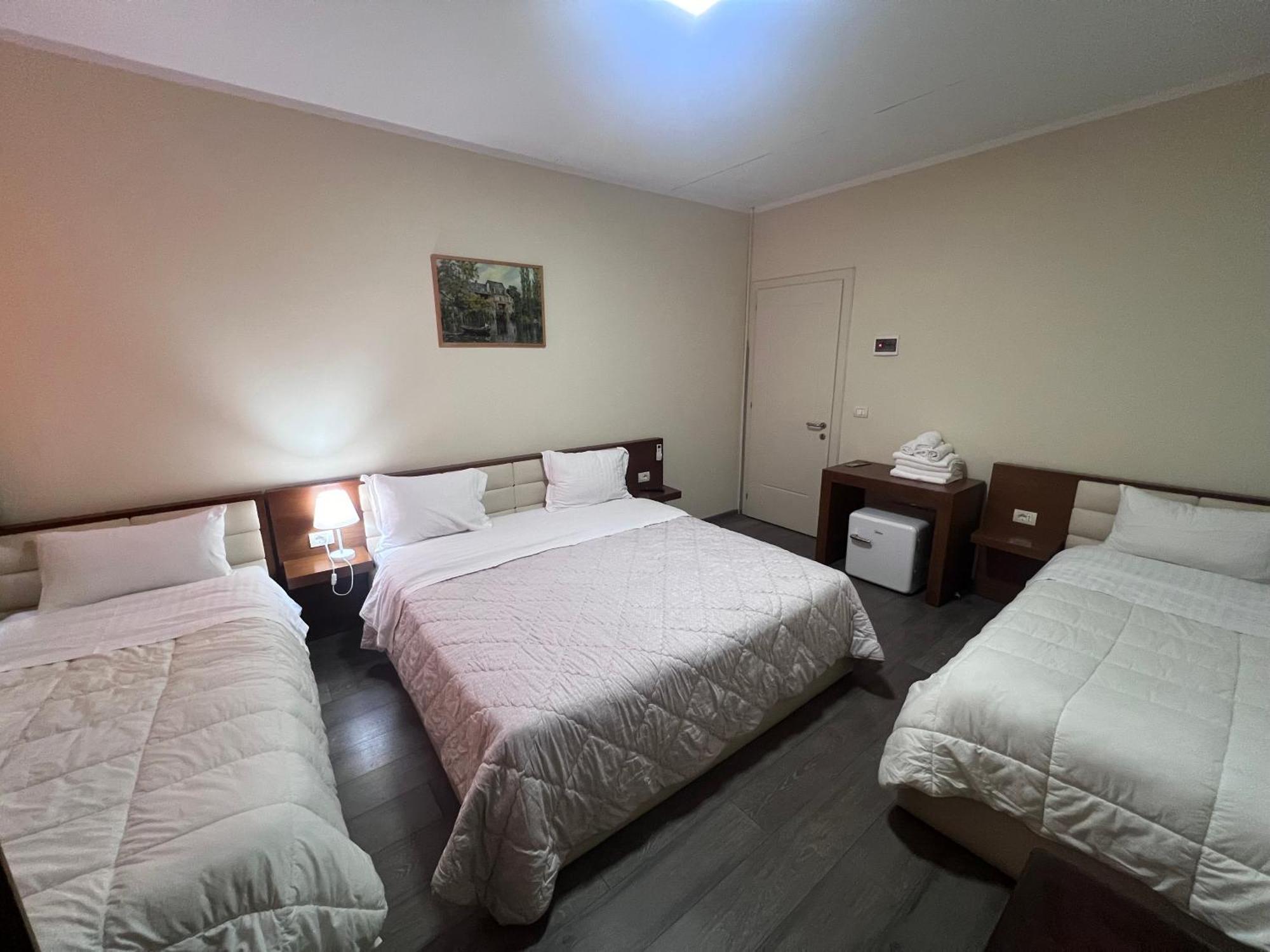 Bobi Hotel Shkodër Esterno foto