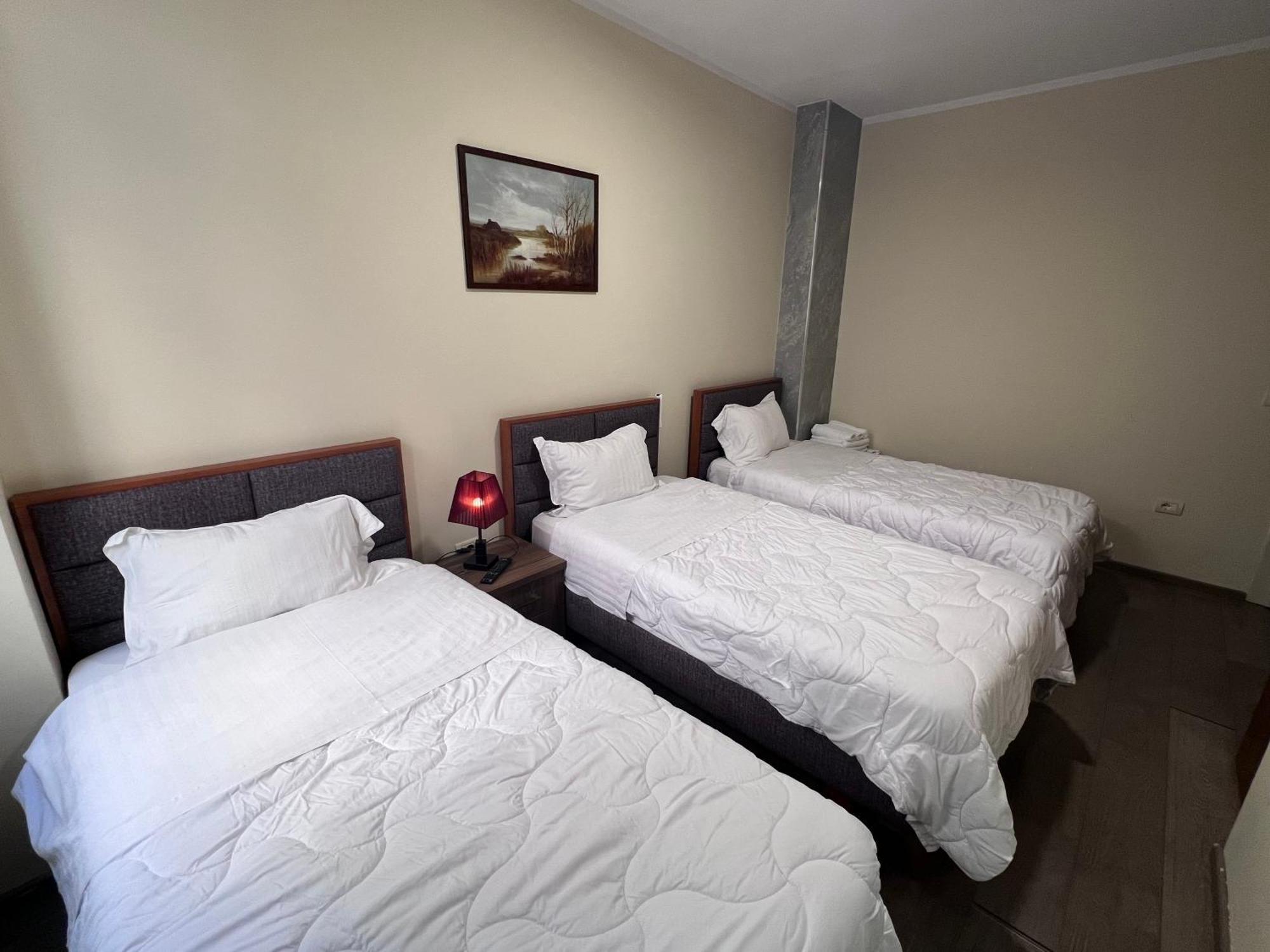 Bobi Hotel Shkodër Esterno foto